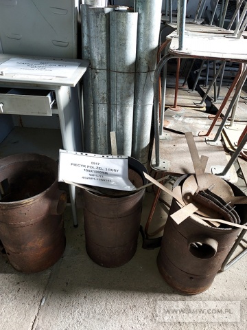 Sprzęt kwaterunkowy - pakiet zawierający 5 poz. asort. (wg oddzielnego wykazu), w tym m.in.: łóżka koszarowe, szafy na odzież metalowe, taborety koszarowe itp. 